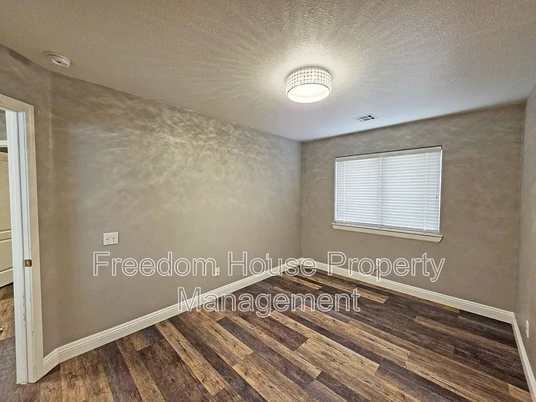 3630 E Vineyard Dr N — Photo 37