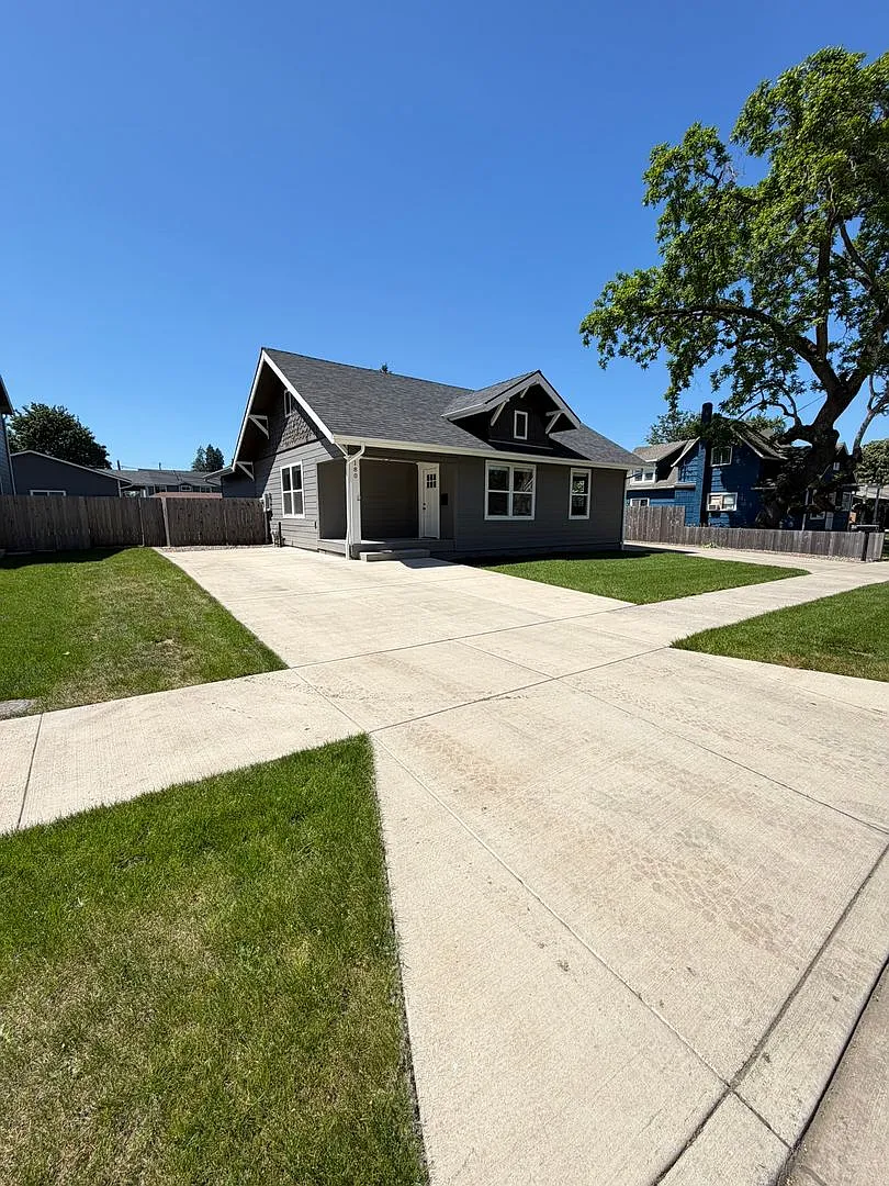 Remodeled 3 Bedroom House! — Photo 1