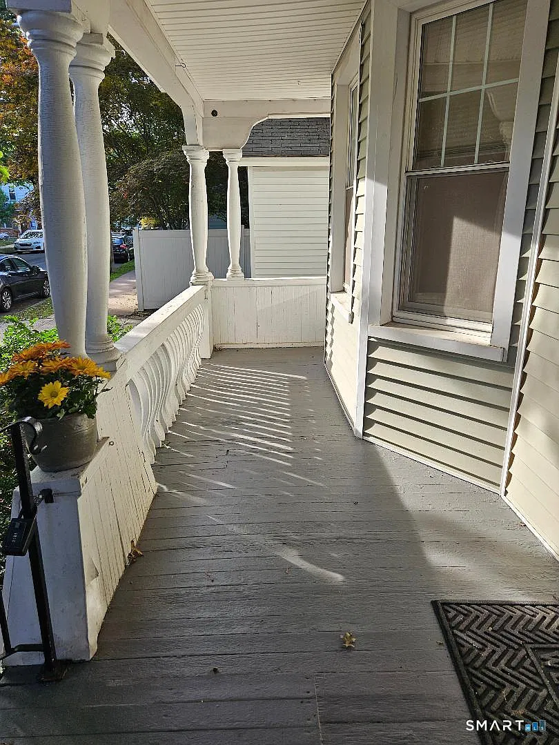2 bed, 1.0 bath, 1137 sqft, $2,200 — Photo 2