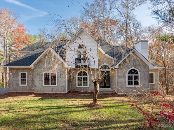 19 Edelweiss Dr, Horse Shoe, NC 28742