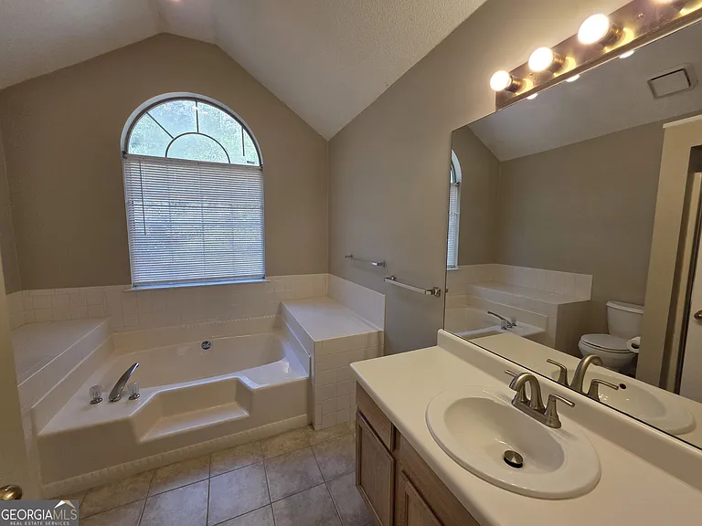 302 Henley Way — Photo 11
