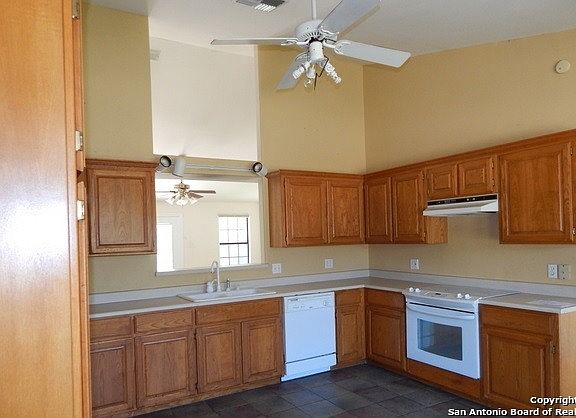 5th image of 1601 Muleshoe Dr
