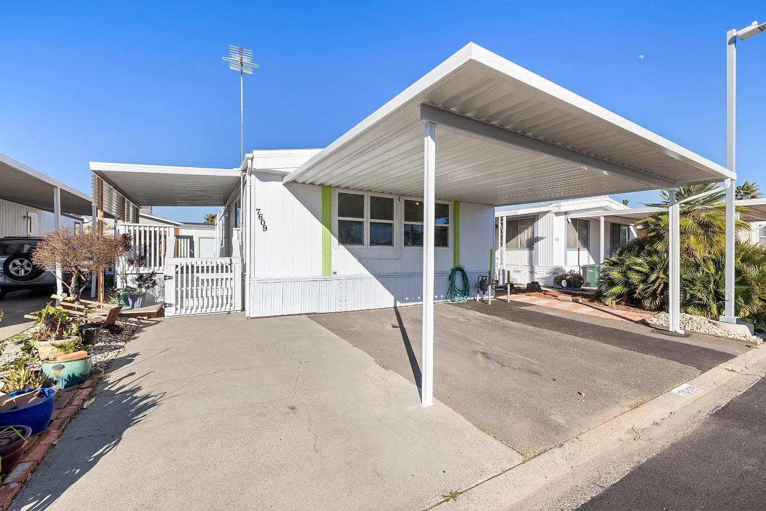 7609 Via La Luna Ln photo 1