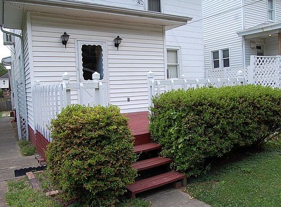 3rd image of 1840 High St