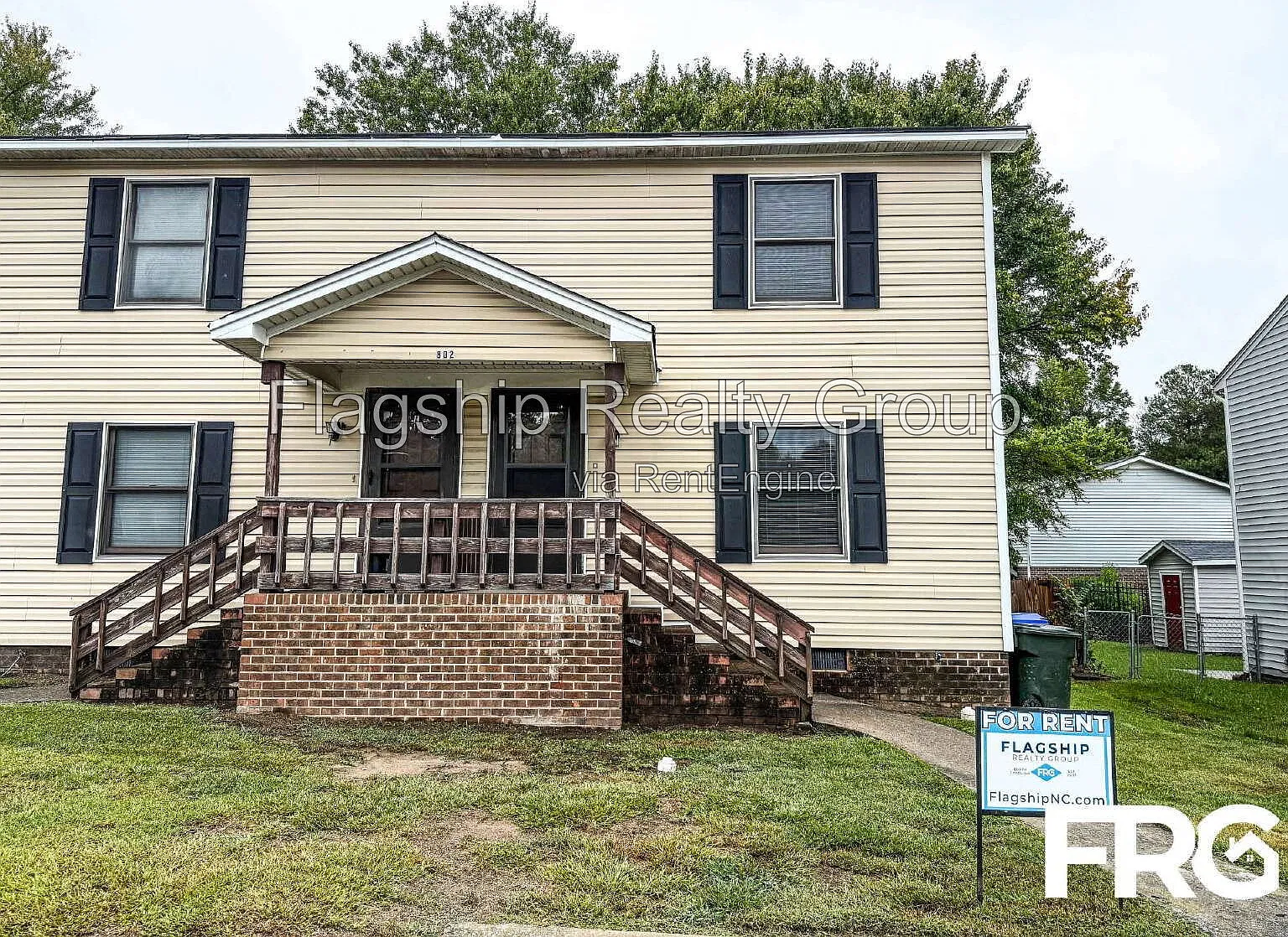 2 bed, 1.5 bath, 891 sqft, $900 — Photo 4