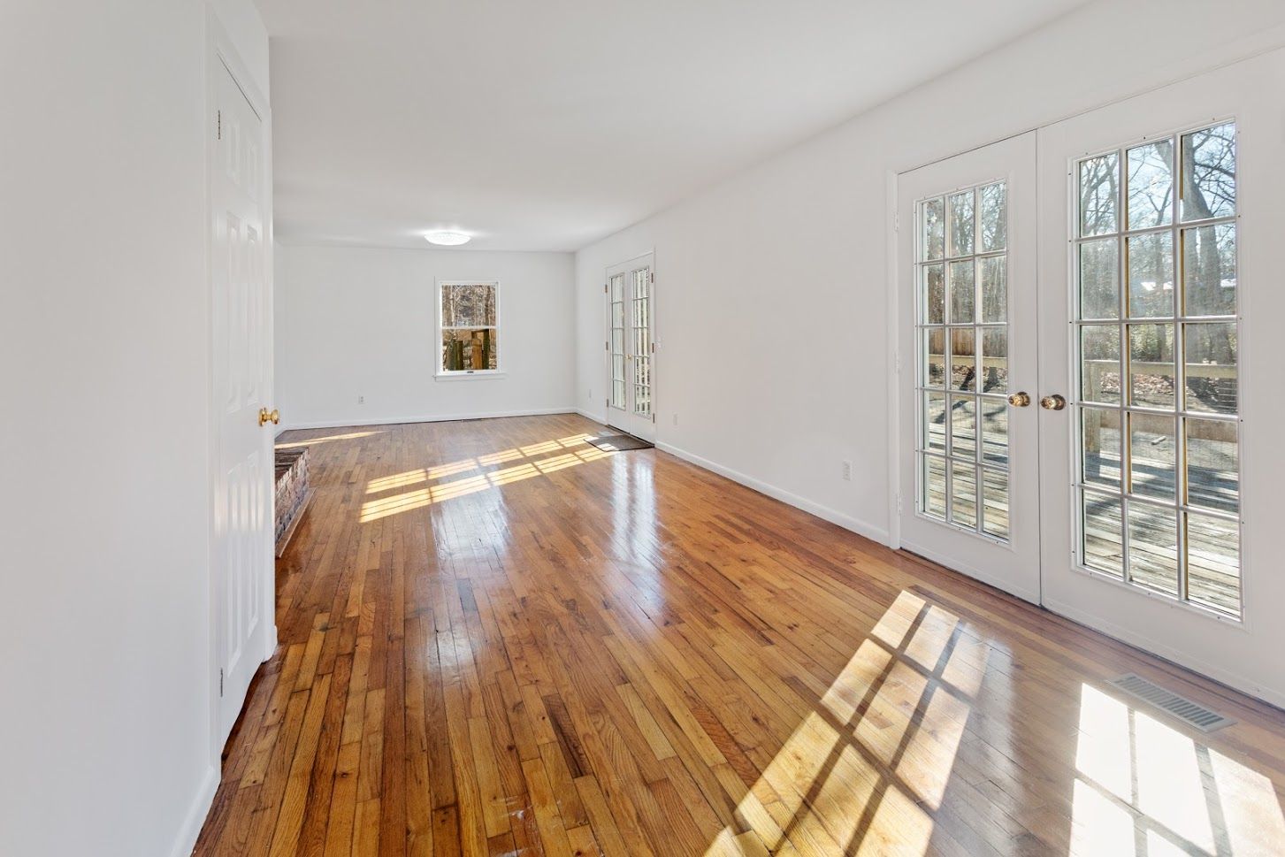  living / dining areas