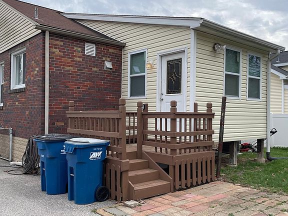 Deck and backdoor to Sunroom