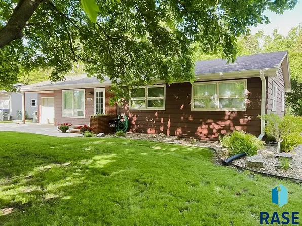 1118 N Elmhurst St, Luverne, MN 56156