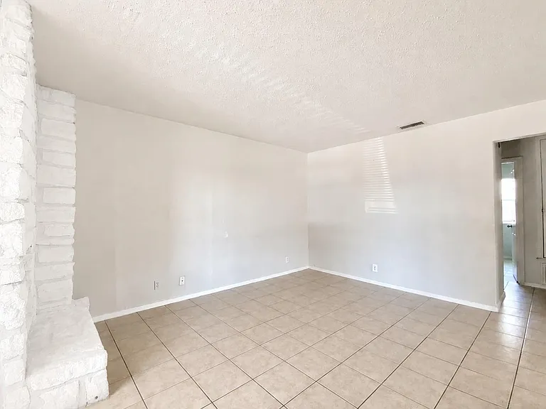 2300 Cedrick Cv #B — Photo 10