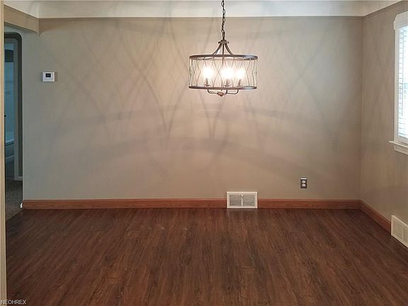 5th image of 10414 Manoa Ave