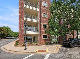 5 Farleigh St APT 104, Asheville, NC 28803