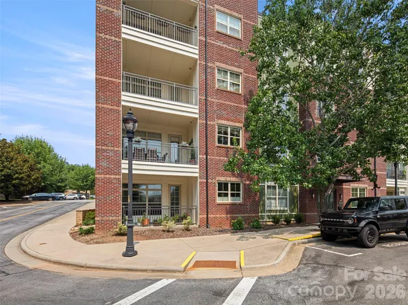 5 Farleigh St APT 104, Asheville, NC 28803