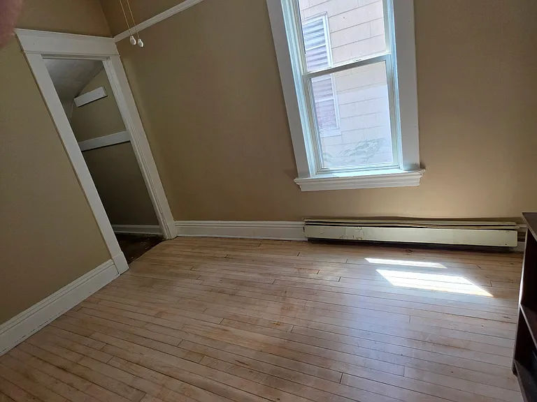 329 E 6th St #1 — Photo 20