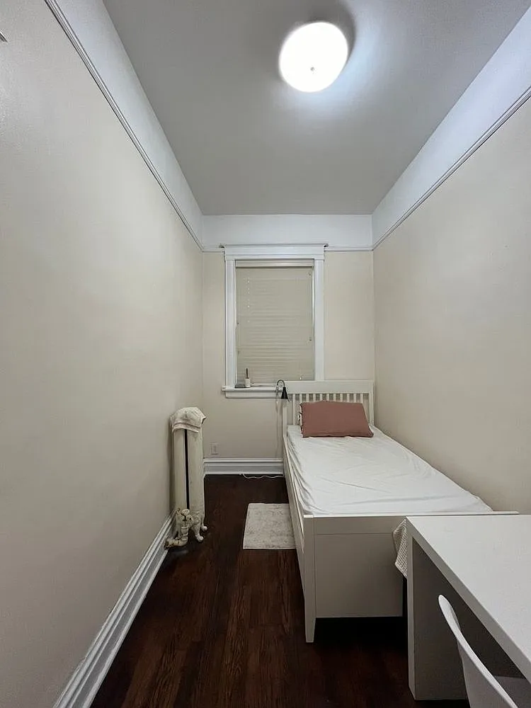 Building Photo - 1359 E 57th St #1