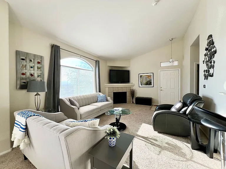 700 Carnegie St #222 — Photo 3
