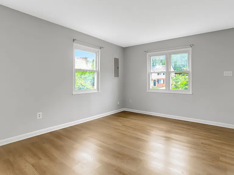 2340 Fairview Ter — Photo 11