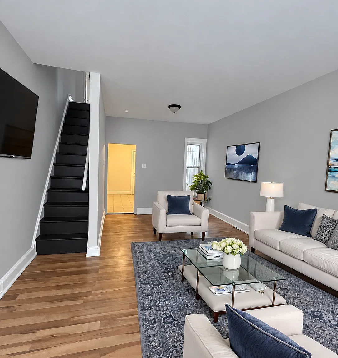 3 bed, 932 sqft, $1,300 — Photo 1