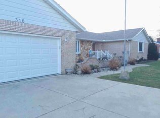 318 Bates Ln, Monroe, MI 48162