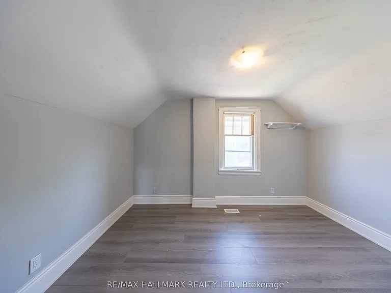 559 Ritson Rd S — Photo 16