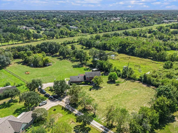 12421 Roy Rd #105, Brookside Village, TX 77581