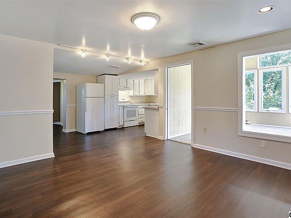 4th image of 353 York Rd