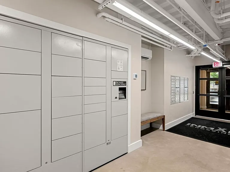 305 Webster Ave — Photo 10