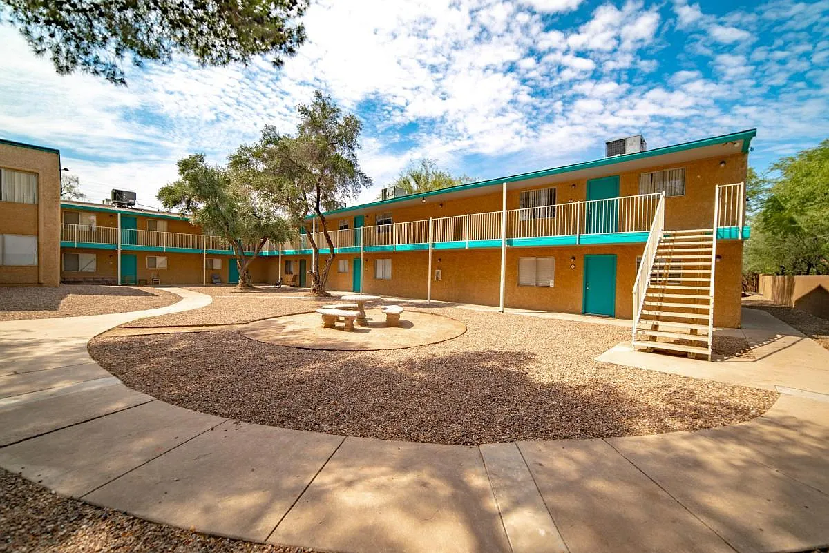Spoke Apartments on Allen — Photo 1