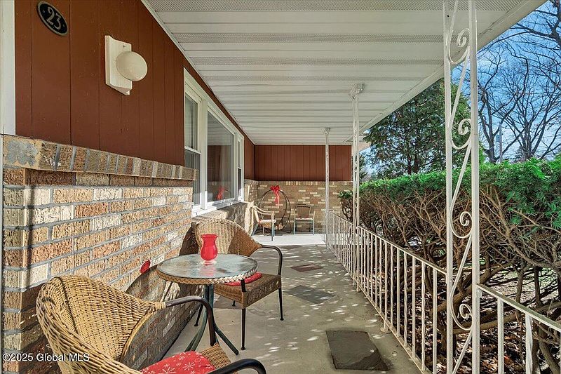 4th image of 23 Farmingdale Road