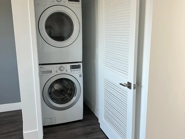 4231 McLaughlin Ave #302 — Photo 7