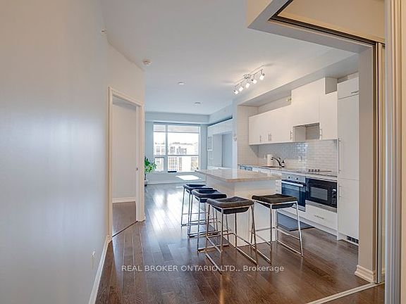 4th image of 23 Glebe Rd W Unit 524