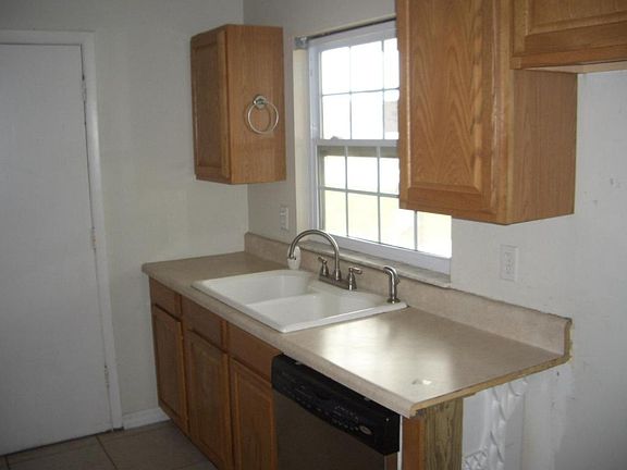 3rd image of 2251 SE Lucca St