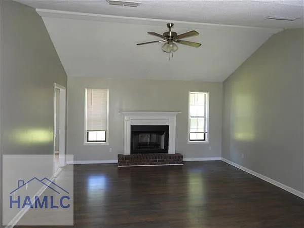 3 bed, 2.0 bath, 1496 sqft, $1,695 — Photo 2