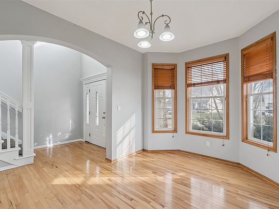 4th image of 518 SW Springfield Dr