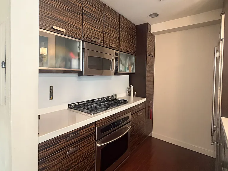 225 E 34th St #18F — Photo 3