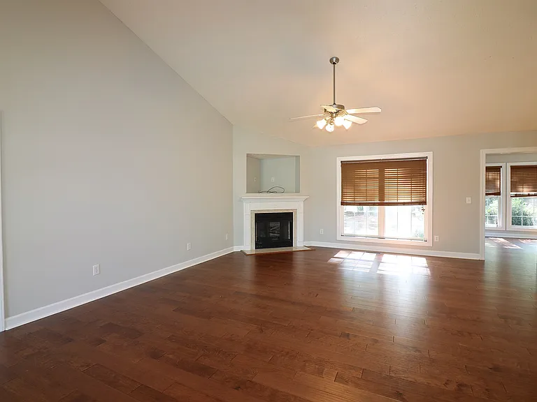 195 Russet Ct — Photo 13