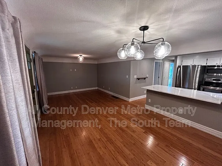 2820 S Acoma St — Photo 2