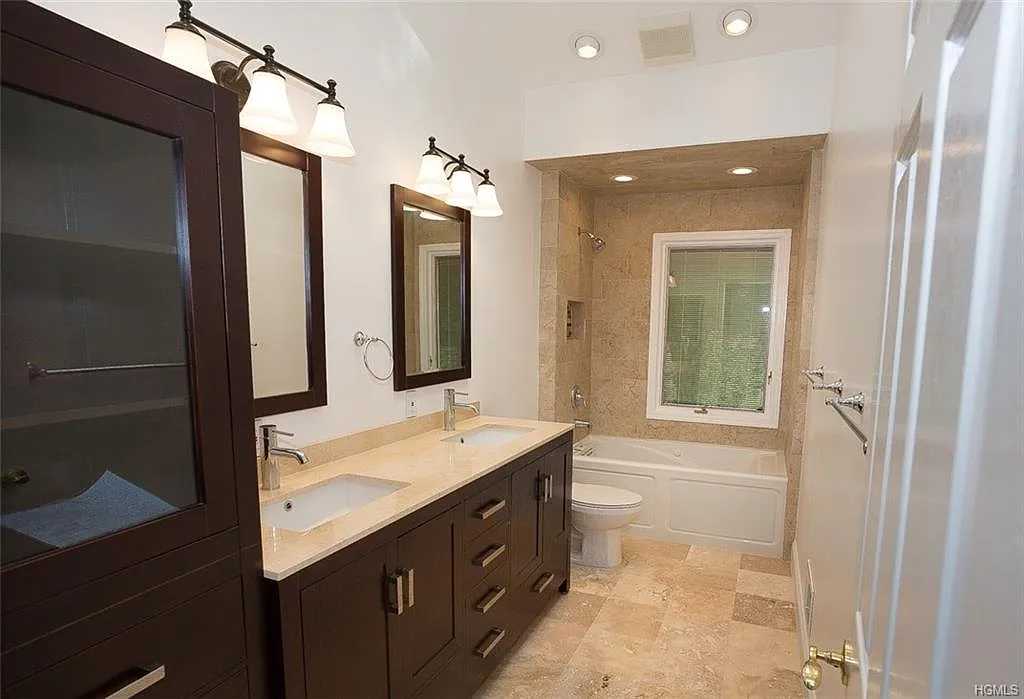 5 bed, 3.5 bath, 3002 sqft, $8,000 — Photo 4