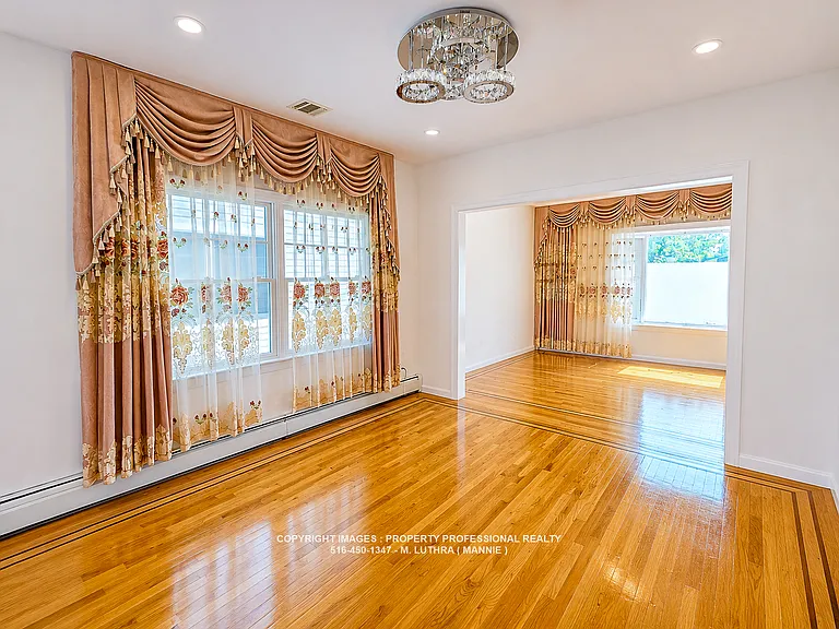 PLAY AREA / FAMILY ROOM