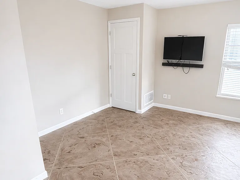 Eagle Crossing Apartments — Photo 28