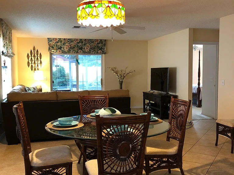 916 Mendoza Blvd — Photo 6