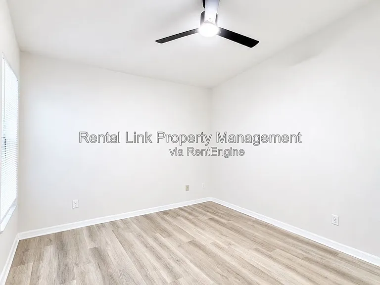 320 SW 3rd Pl #2 — Photo 25