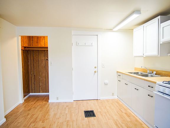 4th image of 2323 NW Marshall St APT 14