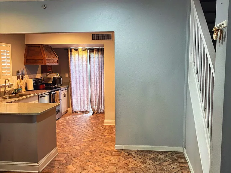 1536 McCoy St — Photo 2