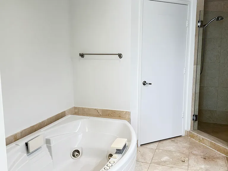 16275 Collins Ave #1004 — Photo 17