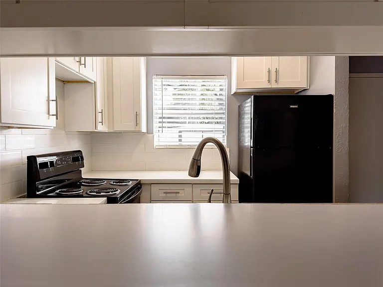 122 N Iowa Ave #4 — Photo 6
