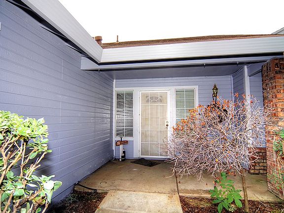 3rd image of 1672 Rebecca Dr