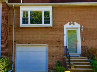 12 Trafalgar Ct, Lawrenceville, NJ 08648