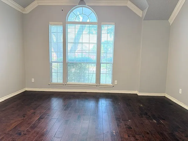 3 bed, 2332 sqft, $2,600 — Photo 3