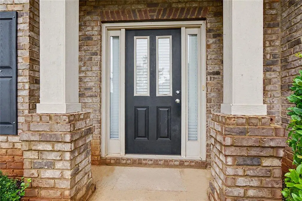 5 bed, 3.0 bath, 3029 sqft, $2,795 — Photo 2