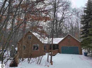 200 Robin Hood St, Roscommon, MI 48653